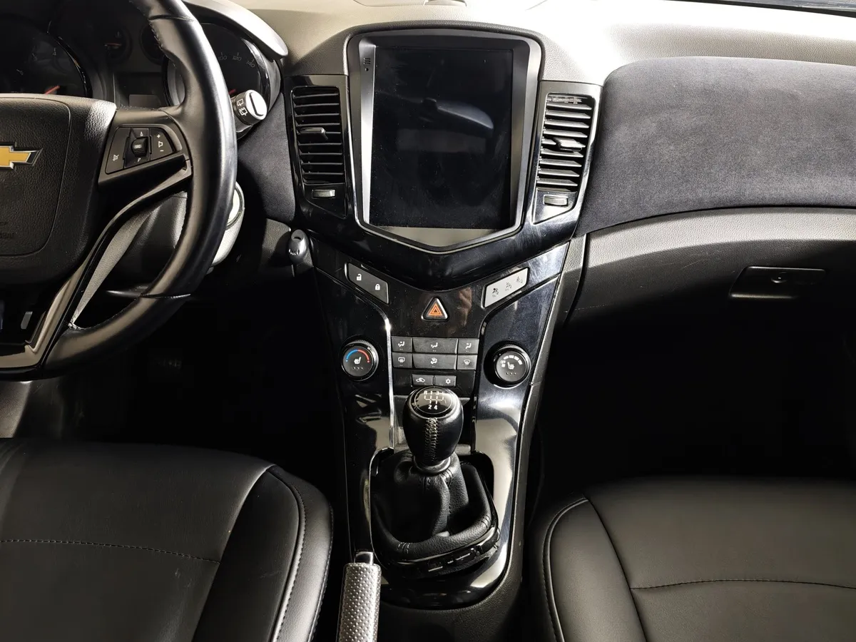 Chevrolet Cruze 1.6 MT (109 л.с.) Серебристый в АВИЛОН. Слайд №15