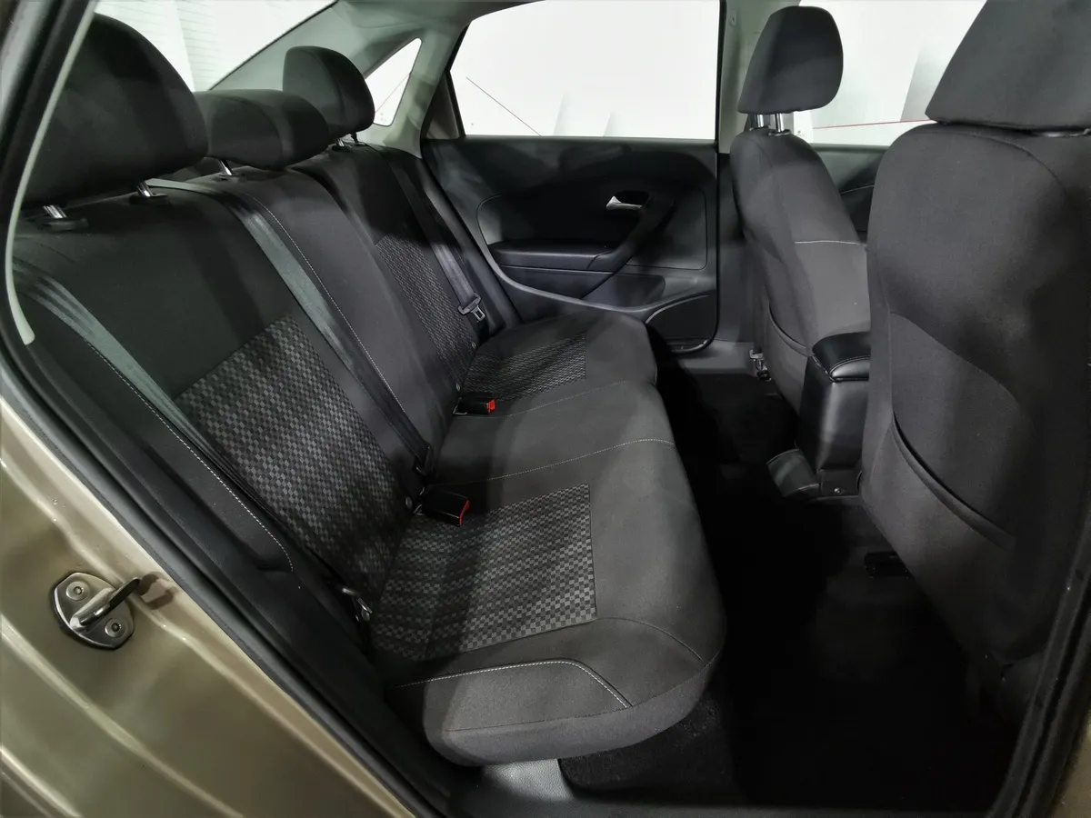 Volkswagen Polo 1.6 MPI AT (110 л.с.) Бежевый в АВИЛОН. Слайд №15