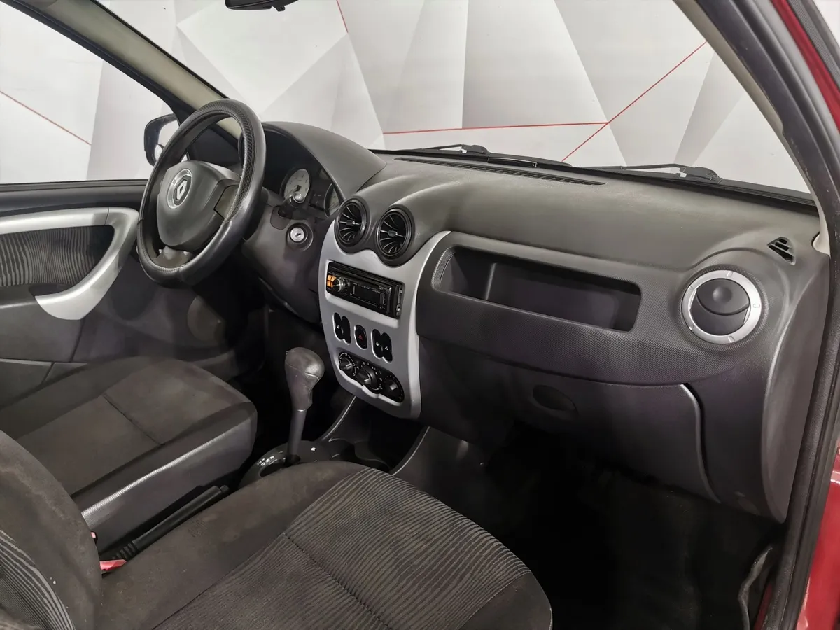 Renault Logan 1.6 AT (102 л.с.) Красный в АВИЛОН. Слайд №11