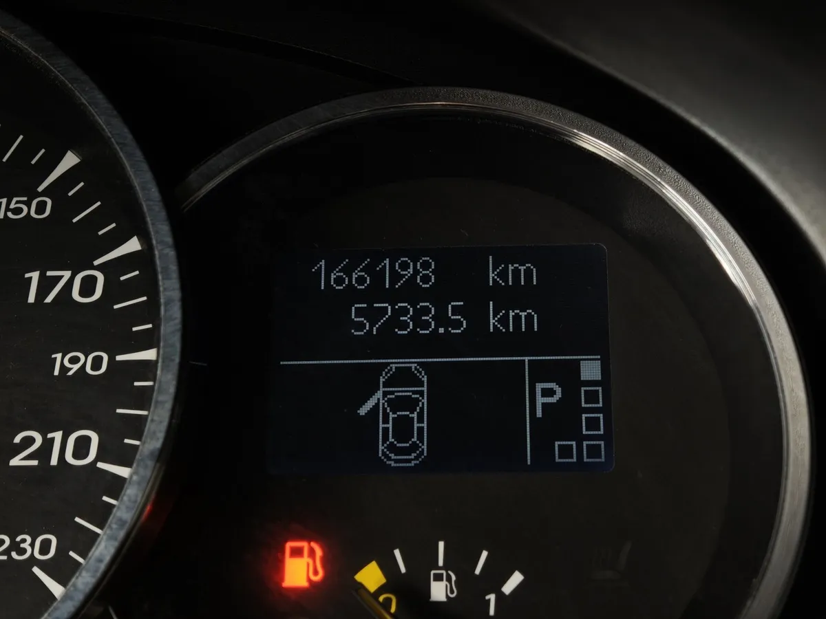 Renault Fluence 1.6 AT (110 л.с.) Бежевый в АВИЛОН. Слайд №17