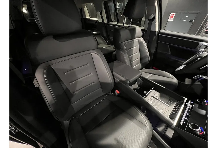 Hyundai Santa Fe 2.0 AT 4WD 7 seats (247 л.с.) Connoisseur Ultra Черный в АВИЛОН. Слайд №7