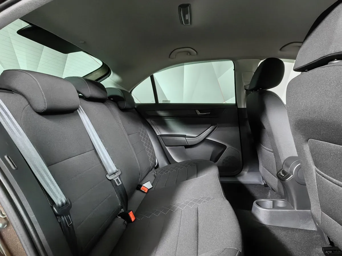 Skoda Rapid 1.6 AT (110 л.с.) Белый в АВИЛОН. Слайд №16