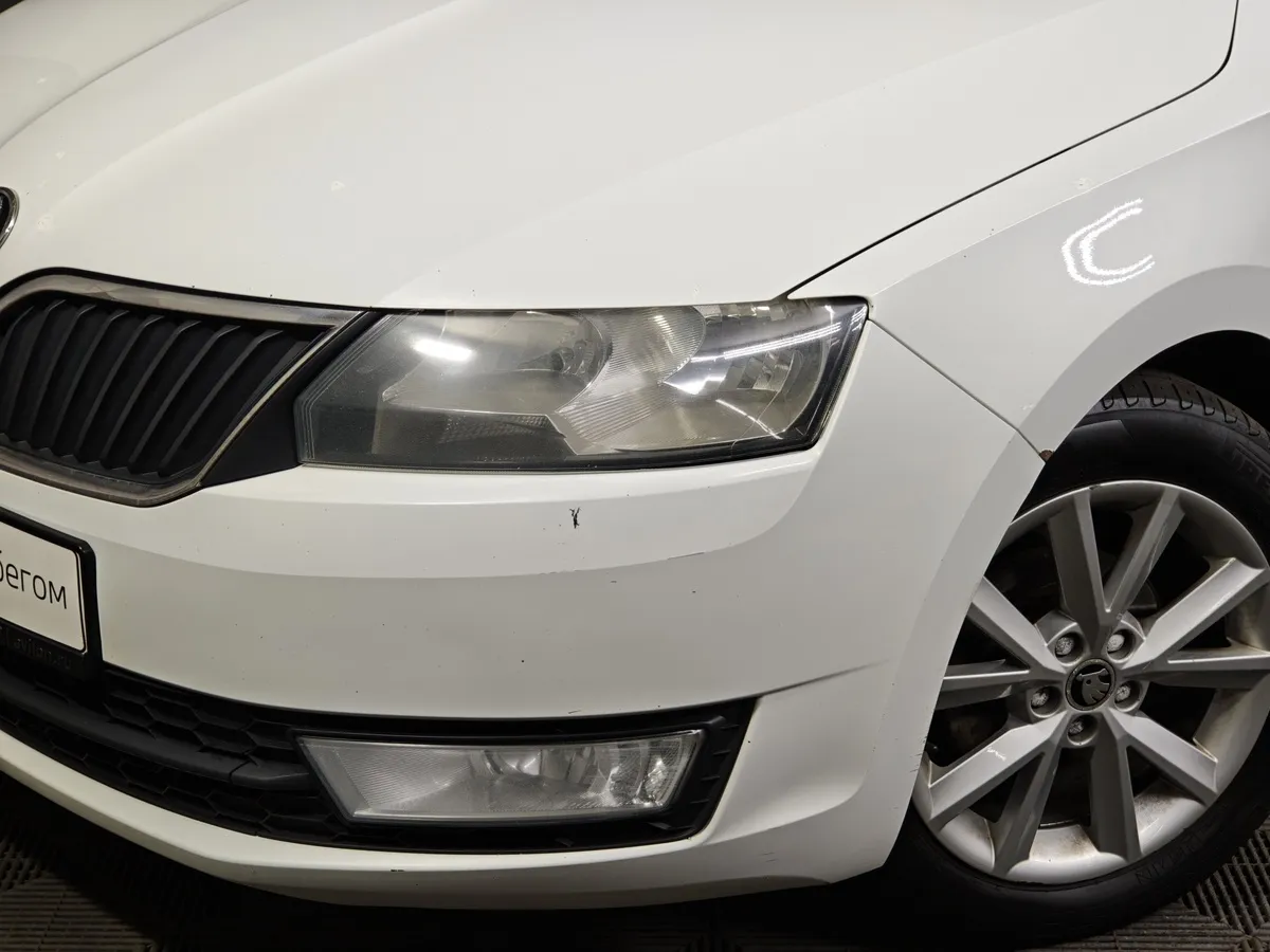 Skoda Rapid 1.6 MT (90 л.с.) Белый в АВИЛОН. Слайд №10