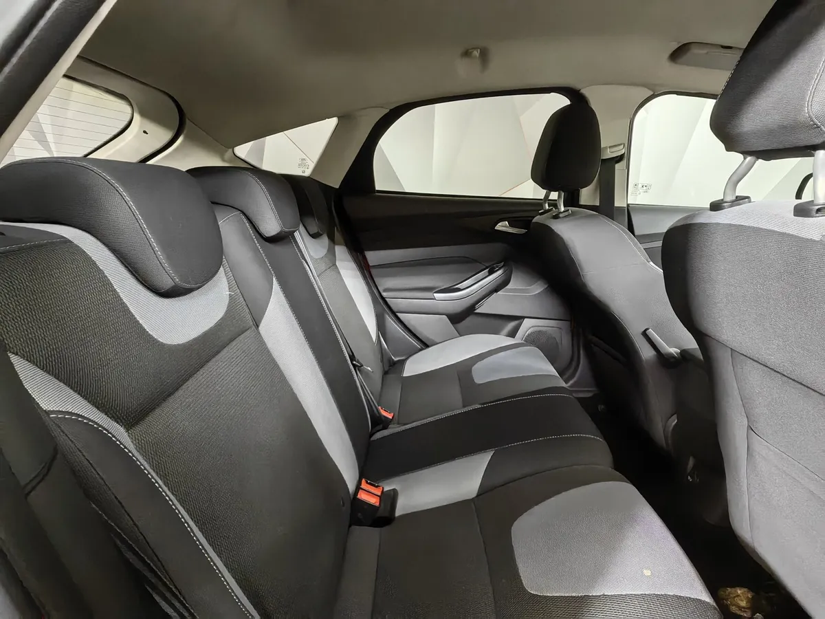 Ford Focus 1.6 PowerShift (125 л.с.) Titanium Красный в АВИЛОН. Слайд №16