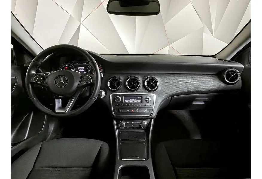 Mercedes-Benz A-Класс A 180 7G-DCT (122 л.с.) Особая серия Черный в АВИЛОН. Слайд №14