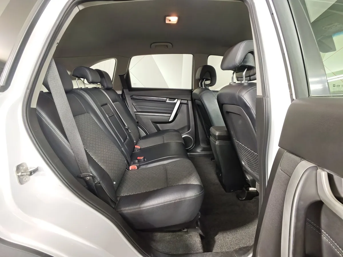 Chevrolet Captiva 2.4 AT (5 мест) (167 л.с.) LT Белый в АВИЛОН. Слайд №16
