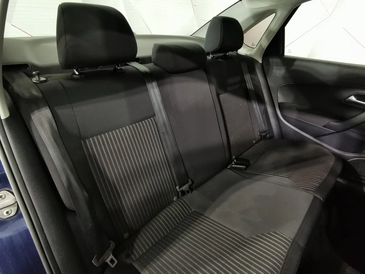 Volkswagen Polo 1.6 MPI AT (110 л.с.) Highline Синий в АВИЛОН. Слайд №16