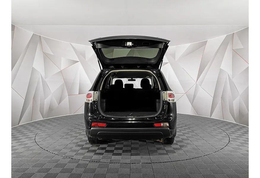 Mitsubishi Outlander 2.0 CVT (146 л.с.) Invite Черный в АВИЛОН. Слайд №12