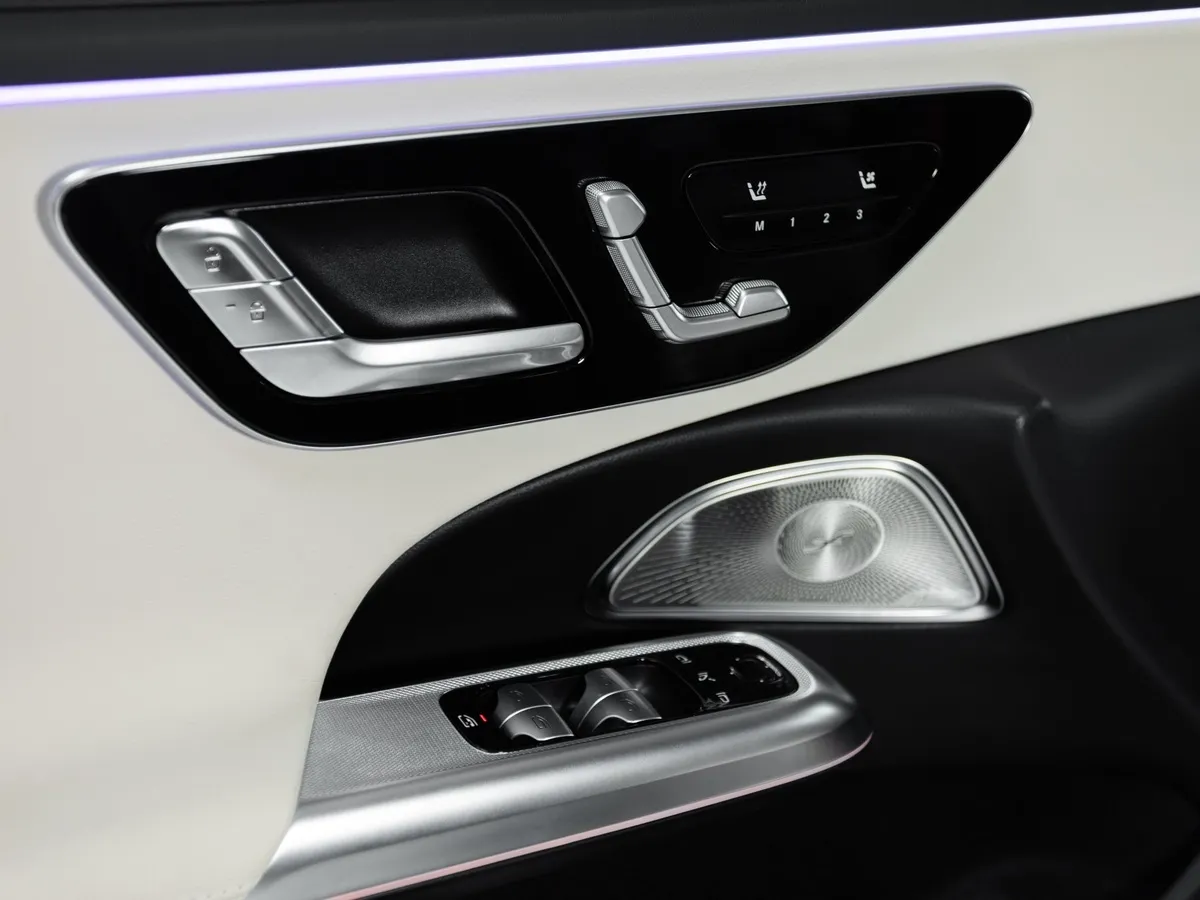 Mercedes-Benz E-Класс E 300 4MATIC (258 л.с.) Черный в АВИЛОН. Слайд №19