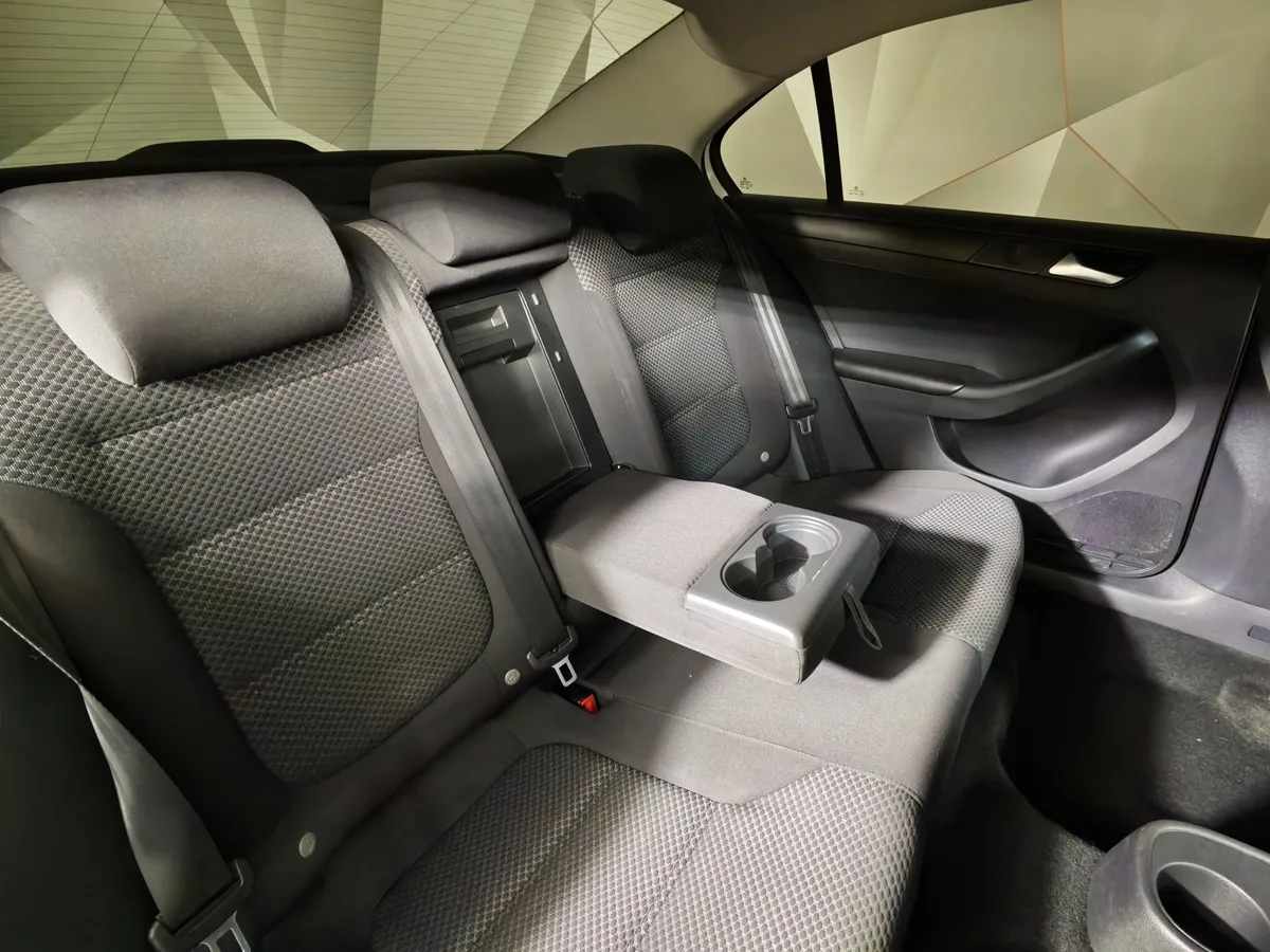 Volkswagen Jetta 1.6 AT (105 л.с.) Comfortline Белый в АВИЛОН. Слайд №17