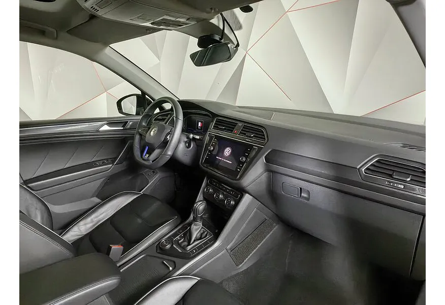 Volkswagen Tiguan 380 TSI 2.0 DSG 4WD (220 л.с.) R-Line Highline Черный в АВИЛОН. Слайд №12
