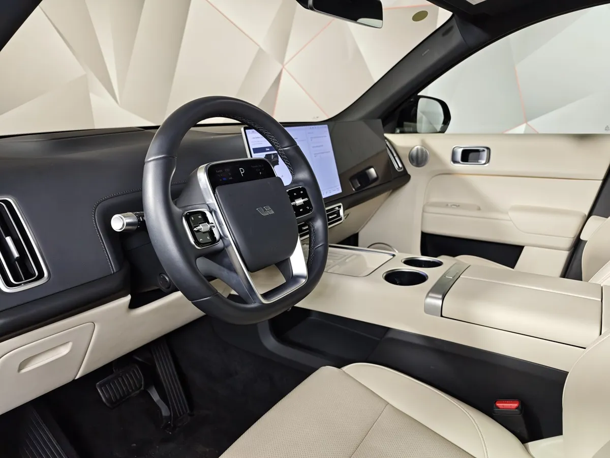Li Auto L7 1.5 AT 4WD (449 л.с.) Pro Черный в АВИЛОН. Слайд №19