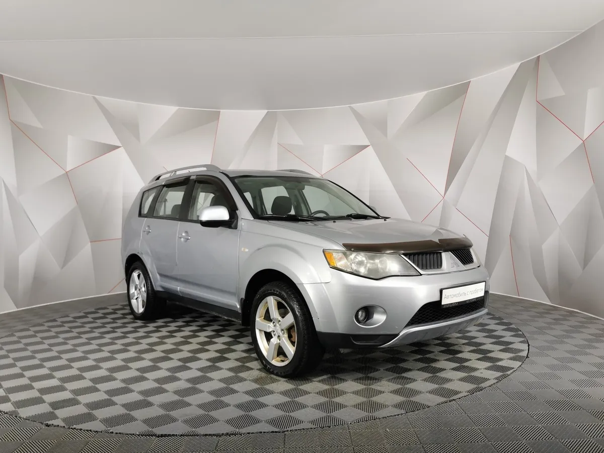 Mitsubishi Outlander 2.4 CVT 4WD (170 л.с.) Серебристый в АВИЛОН. Слайд №3