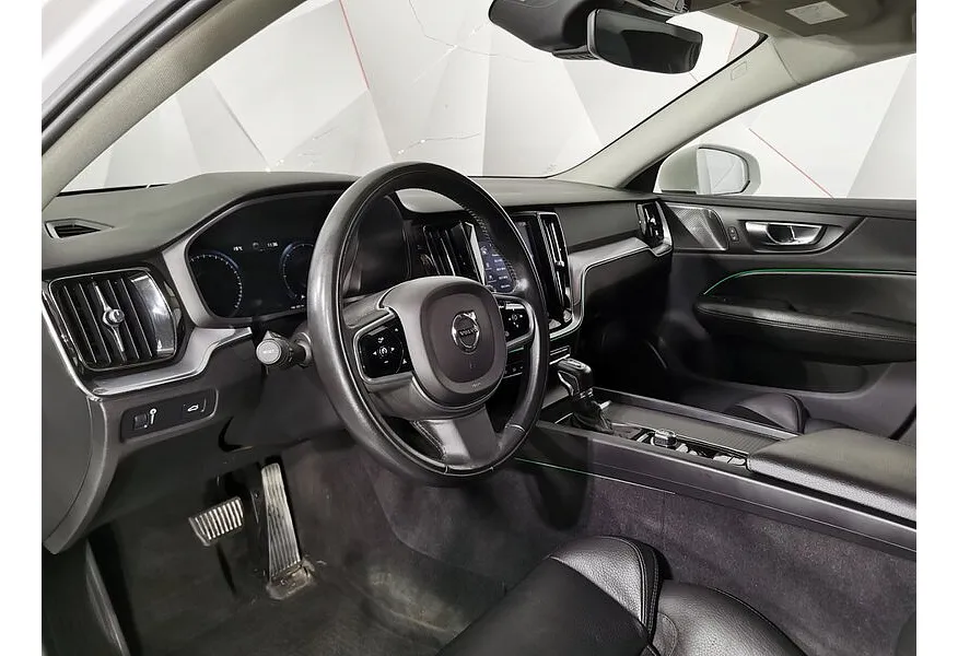 Volvo V60 Cross Country 2.0 D4 AT (190 л.с.) Momentum Белый в АВИЛОН. Слайд №19