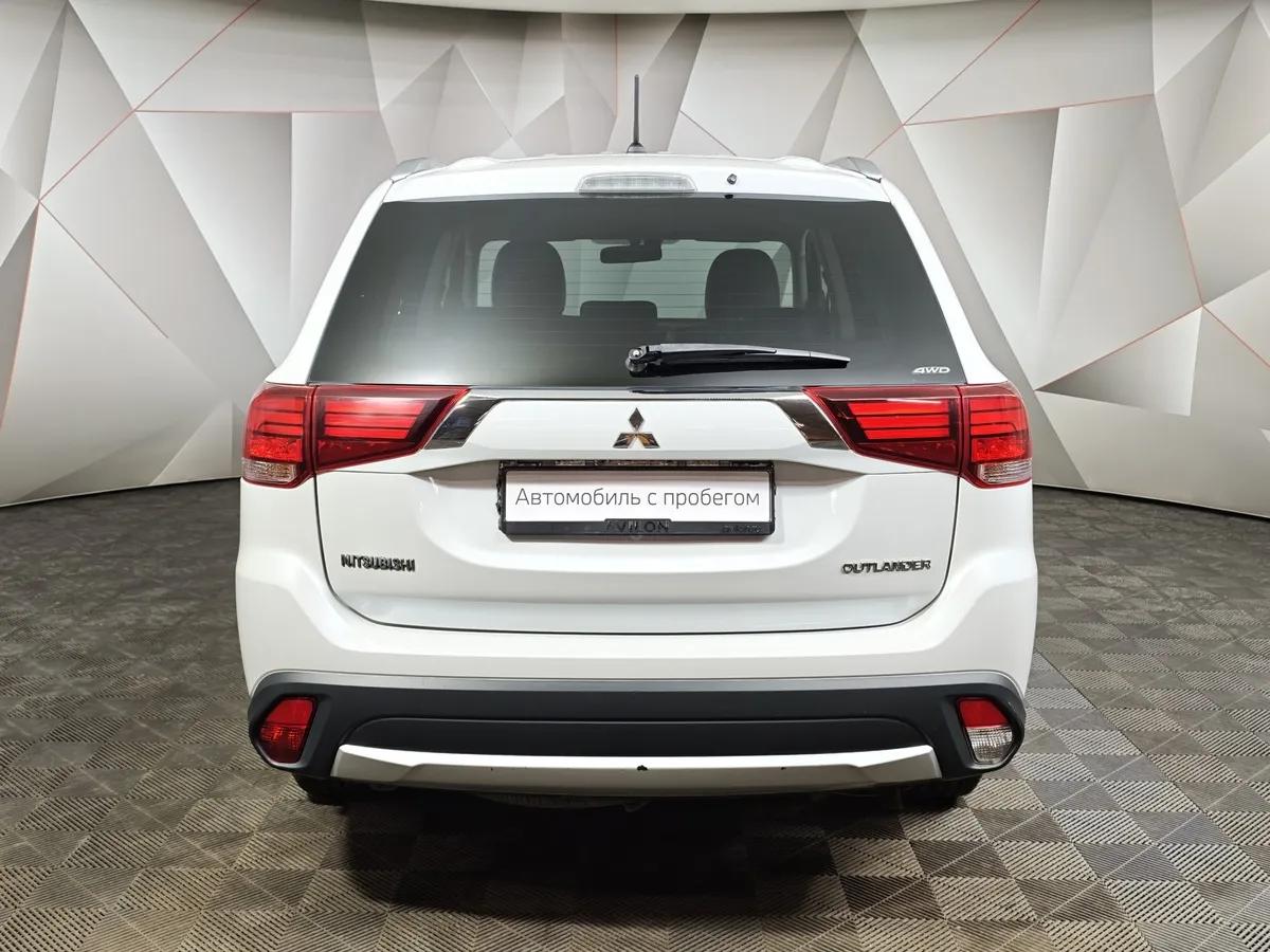Mitsubishi Outlander 2.0 CVT 4WD (146 л.с.) Instyle E29 Белый в АВИЛОН. Слайд №8