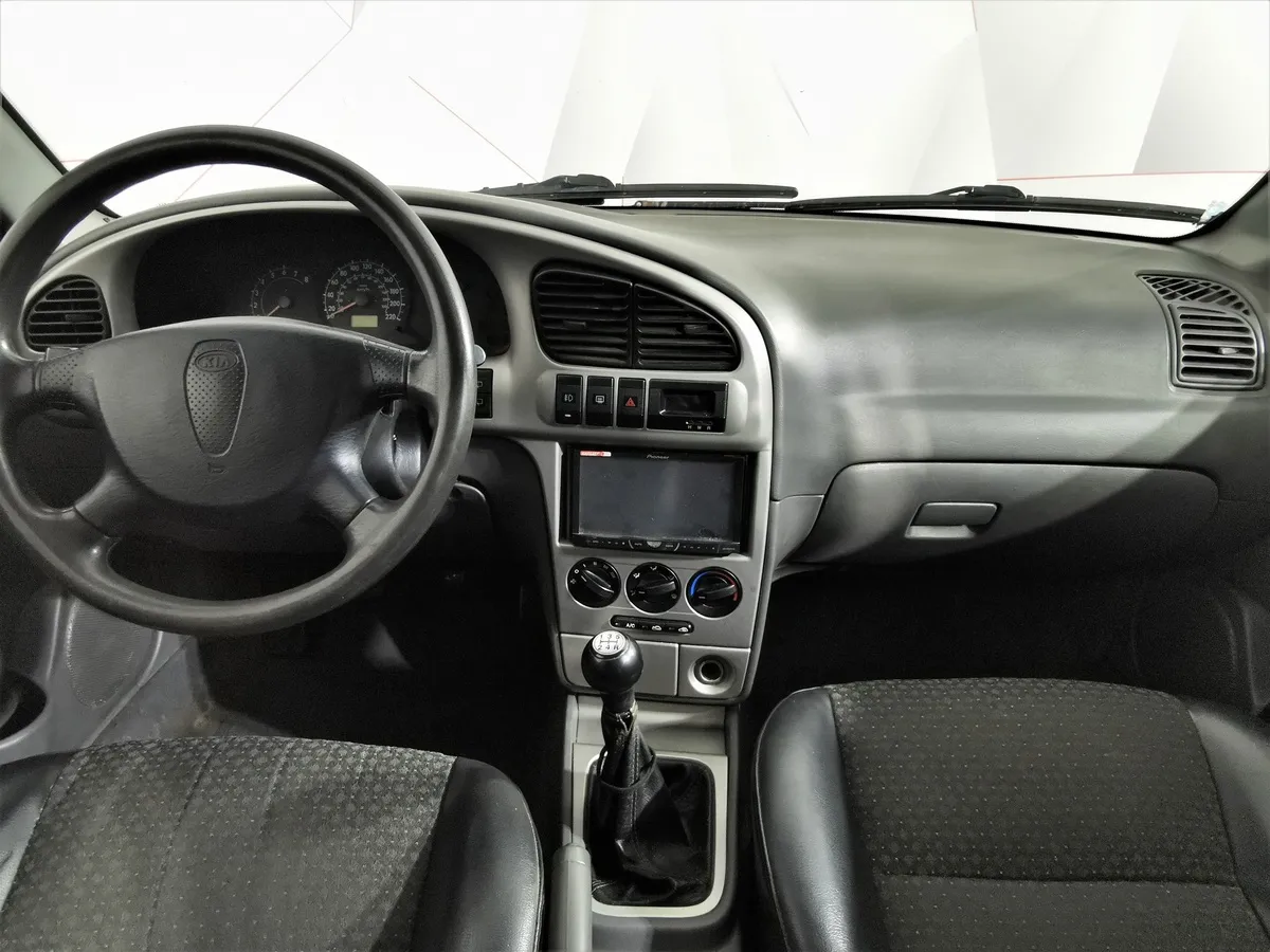 Kia Shuma 1.6 MT (101 л.с.) Серый в АВИЛОН. Слайд №13