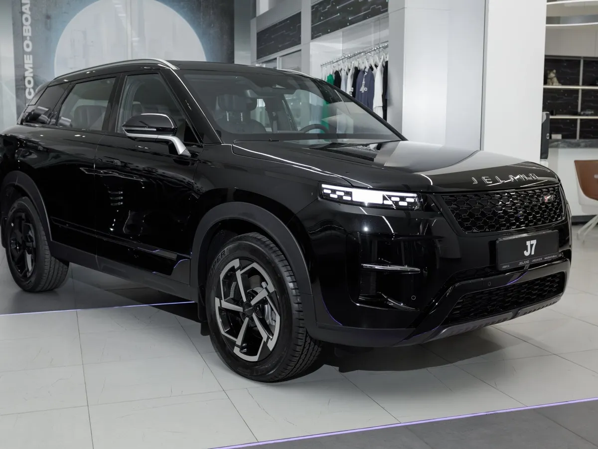 JAECOO J7 1.6T DCT 2WD (150 л.с.) Актив Черный в АВИЛОН. Слайд №2