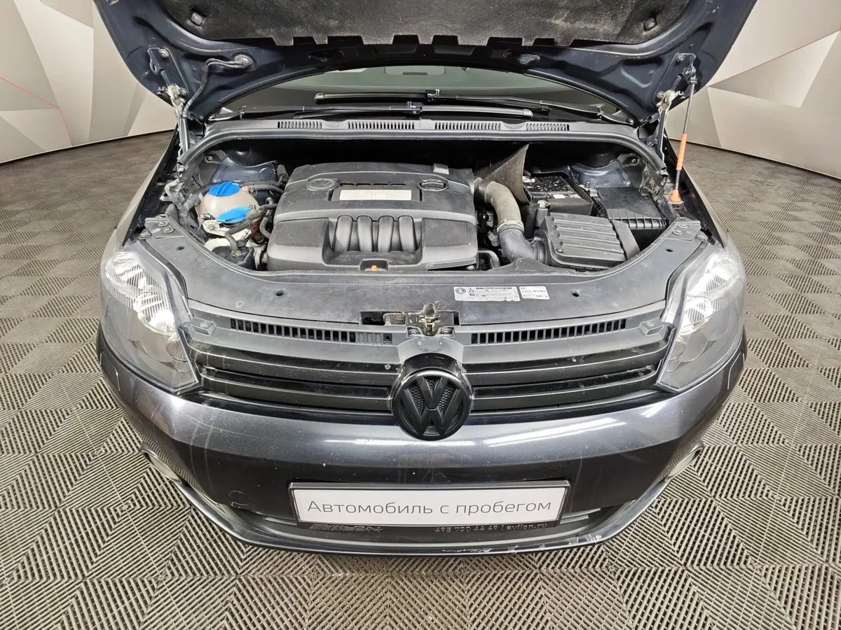 Volkswagen Golf 1.6 MT (102 л.с.) Trendline Черный в АВИЛОН. Слайд №11