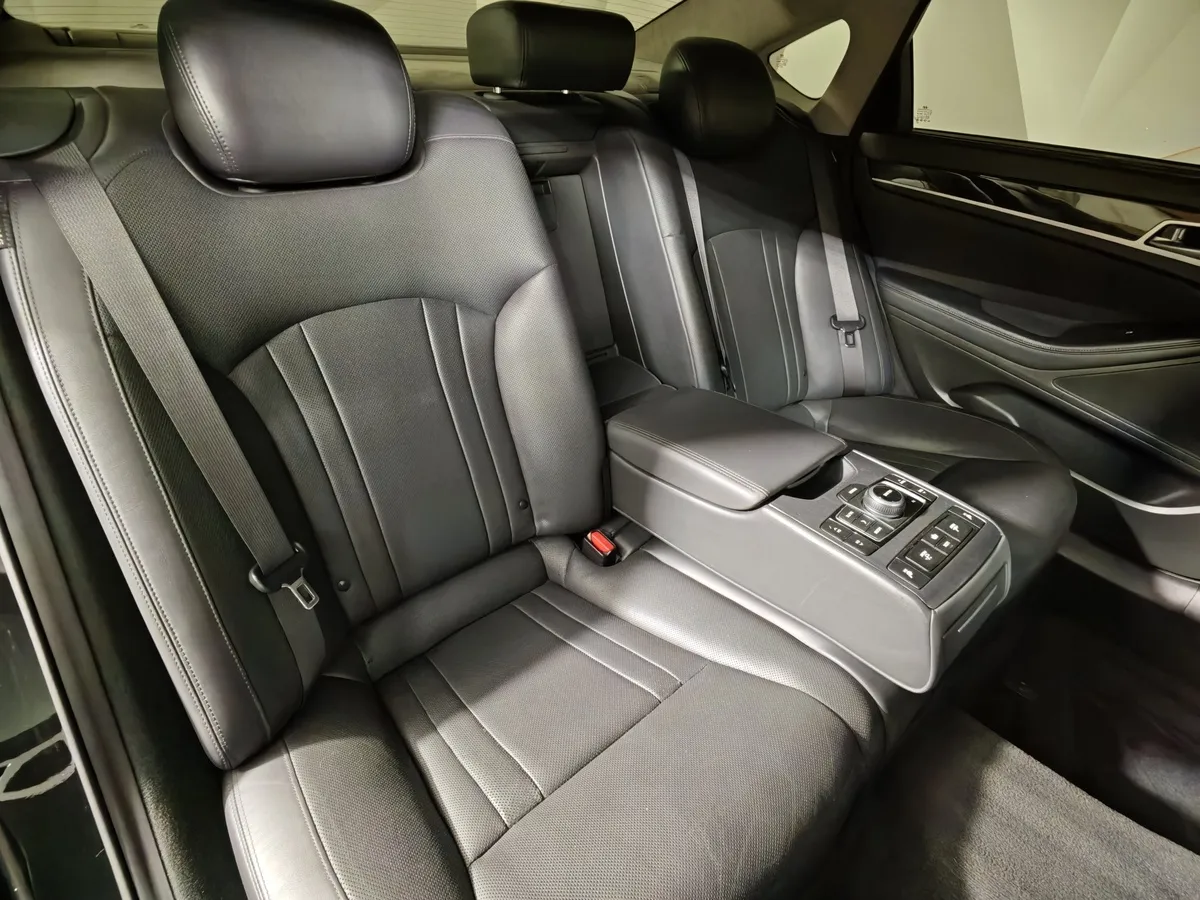 Hyundai Genesis 3.0 AT AWD (249 л.с.) Luxury Черный в АВИЛОН. Слайд №17