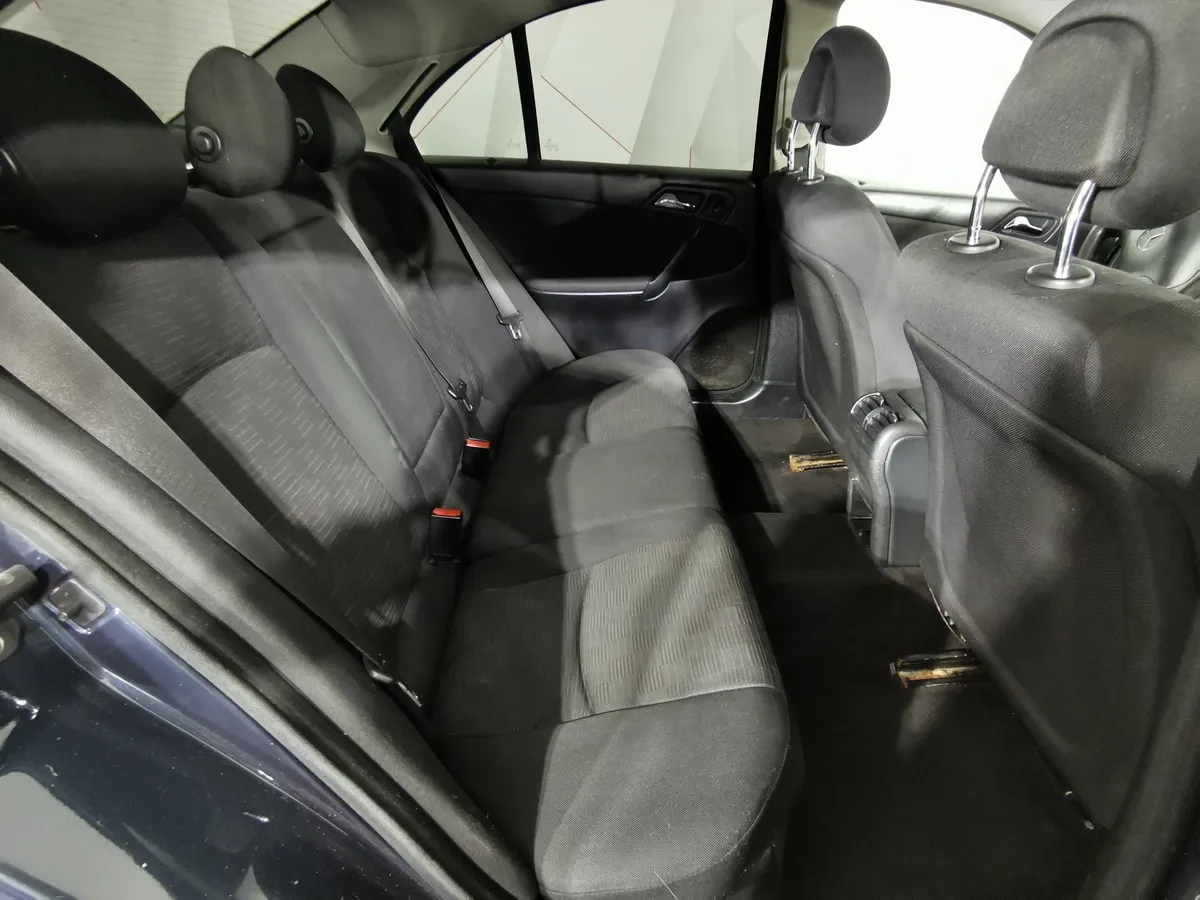 Mercedes-Benz C-Класс C 180 Kompressor AT (143 л.с.) Черный в АВИЛОН. Слайд №15