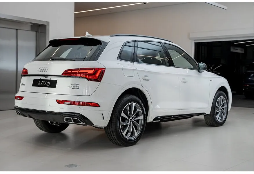 Audi Q5 L 2.0 TFSI S tronic quattro (245 л.с.) Luxury Dynamic Белый в АВИЛОН. Слайд №6