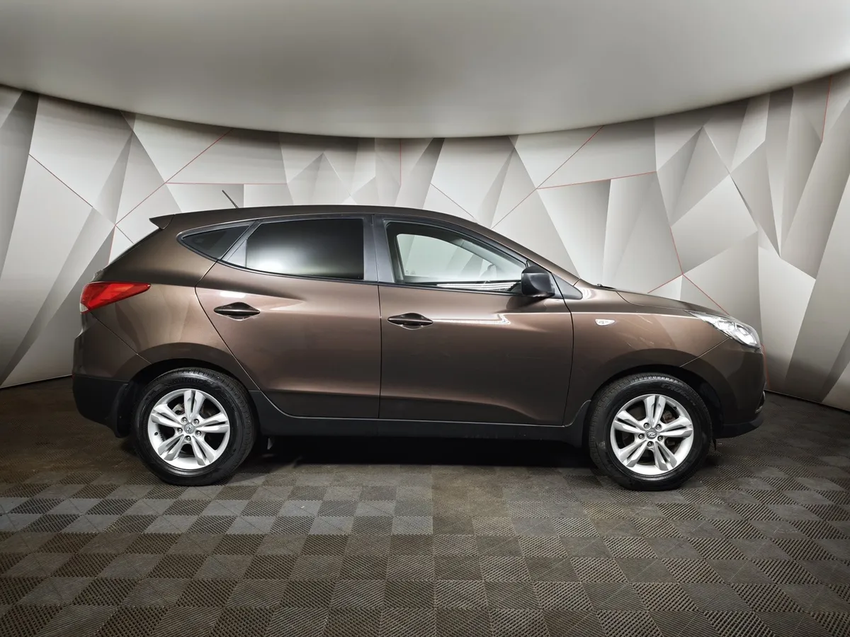 Hyundai ix35 2.0 MT 2WD (150 л.с.) Classic Коричневый в АВИЛОН. Слайд №6