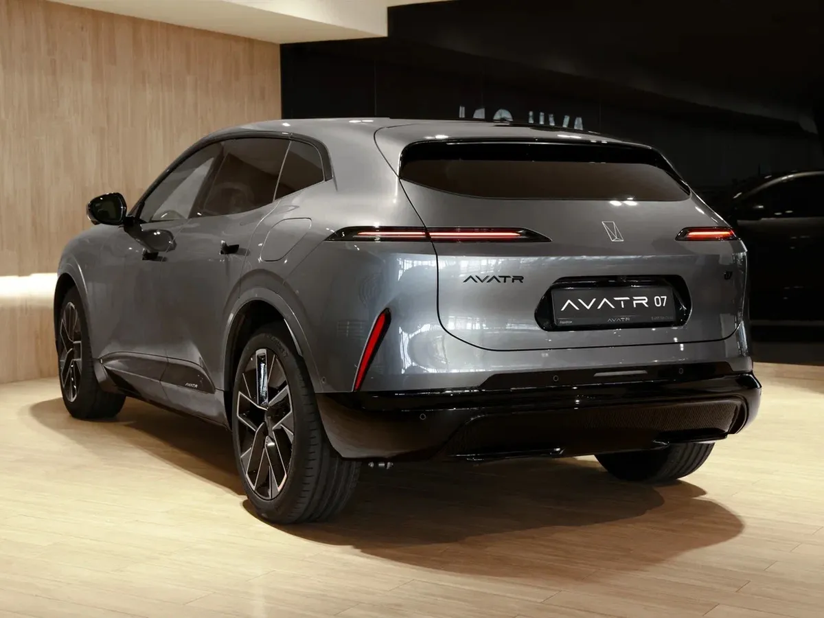 Avatr 07 1.5h AT 4WD (502 л.с.) 7_3.1 Серый в АВИЛОН. Слайд №5