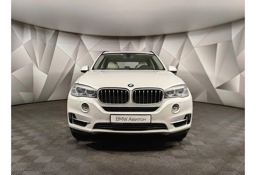 BMW X5 xDrive35i Steptronic (306 л.с.) Белый в АВИЛОН. Слайд №3