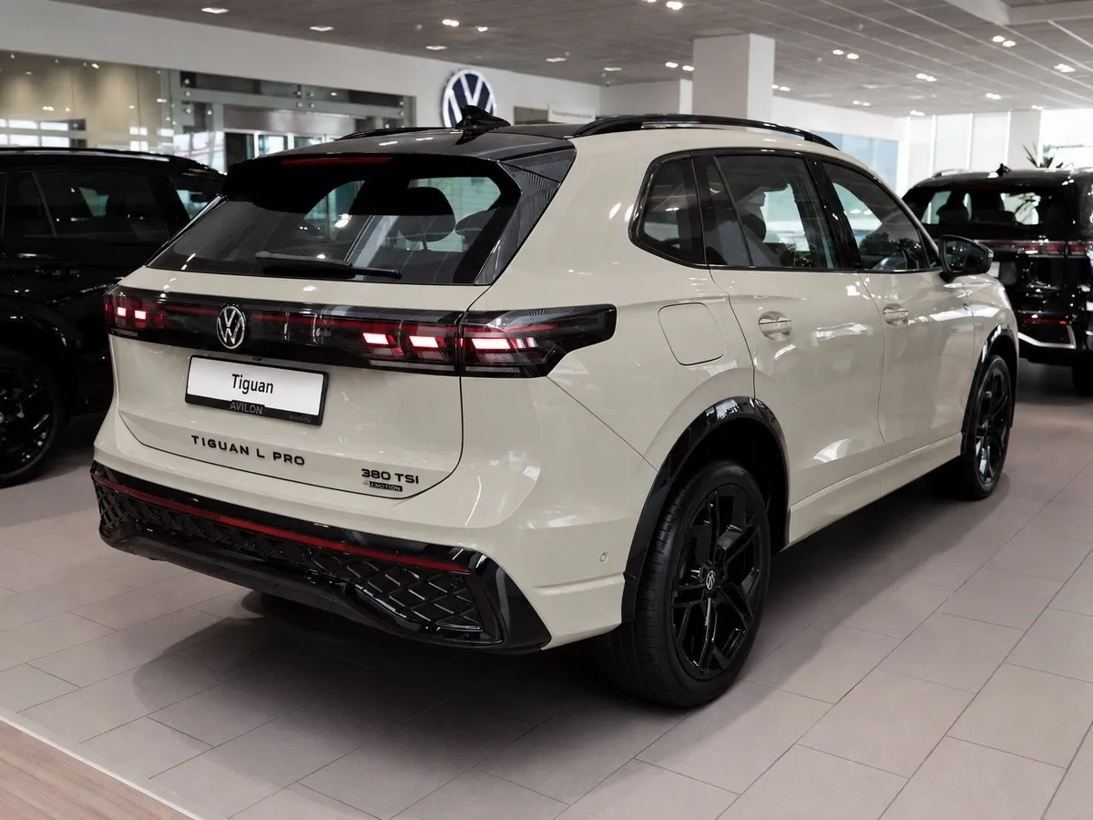 Volkswagen Tiguan 380 TSI 2.0 DSG 4WD (220 л.с.) R-Line Белый в АВИЛОН. Слайд №6