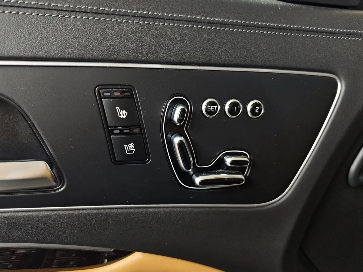 Kia Quoris 3.8 AT (334 л.с.) Premium Черный в АВИЛОН. Слайд №21