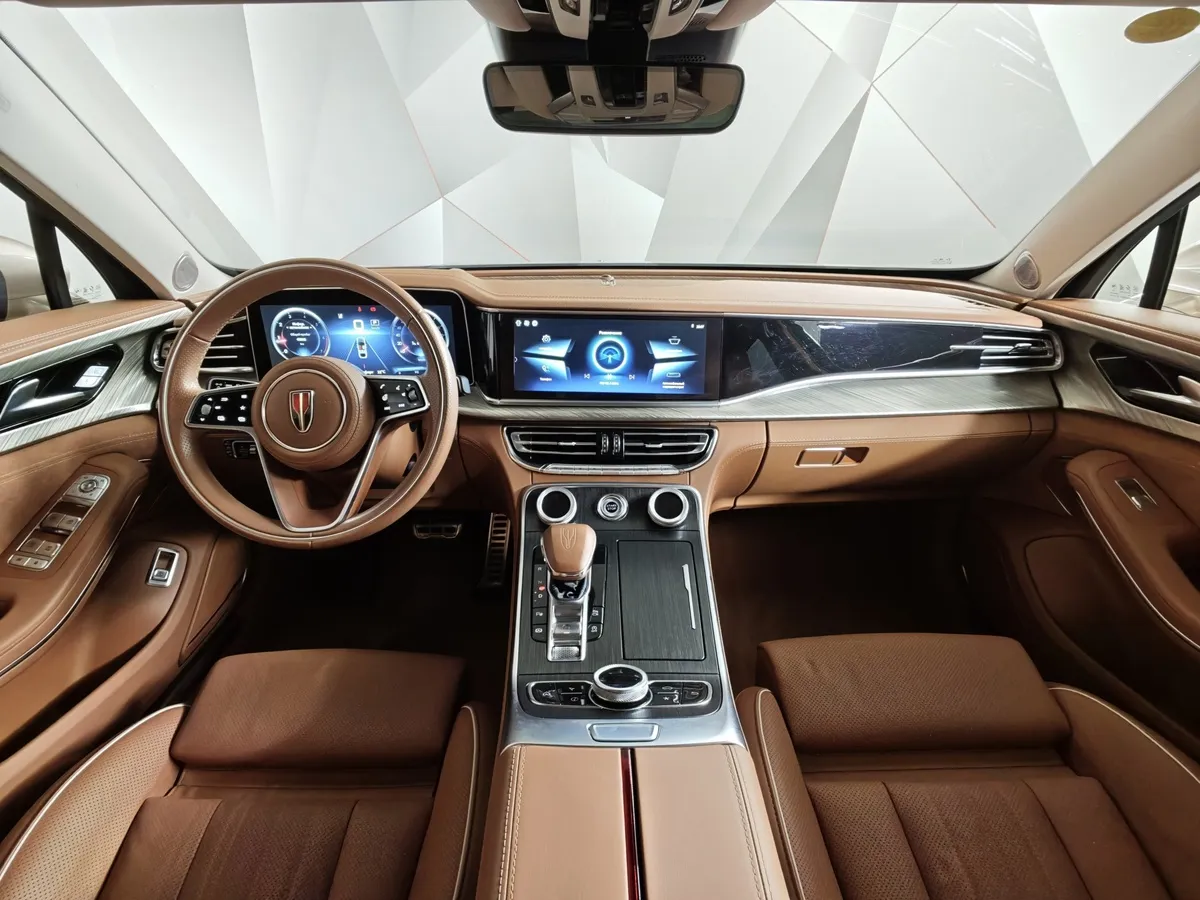 Hongqi H9 2.0T AT (245 л.с.) Делюкс двухцветный Коричневый в АВИЛОН. Слайд №13