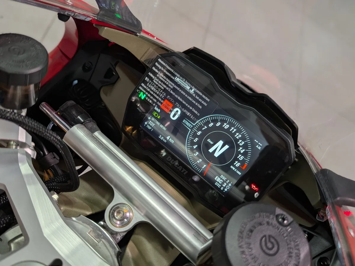 Ducati Panigale V4 1100 см³ (214 л.с.) 1103 Красный в АВИЛОН. Слайд №4