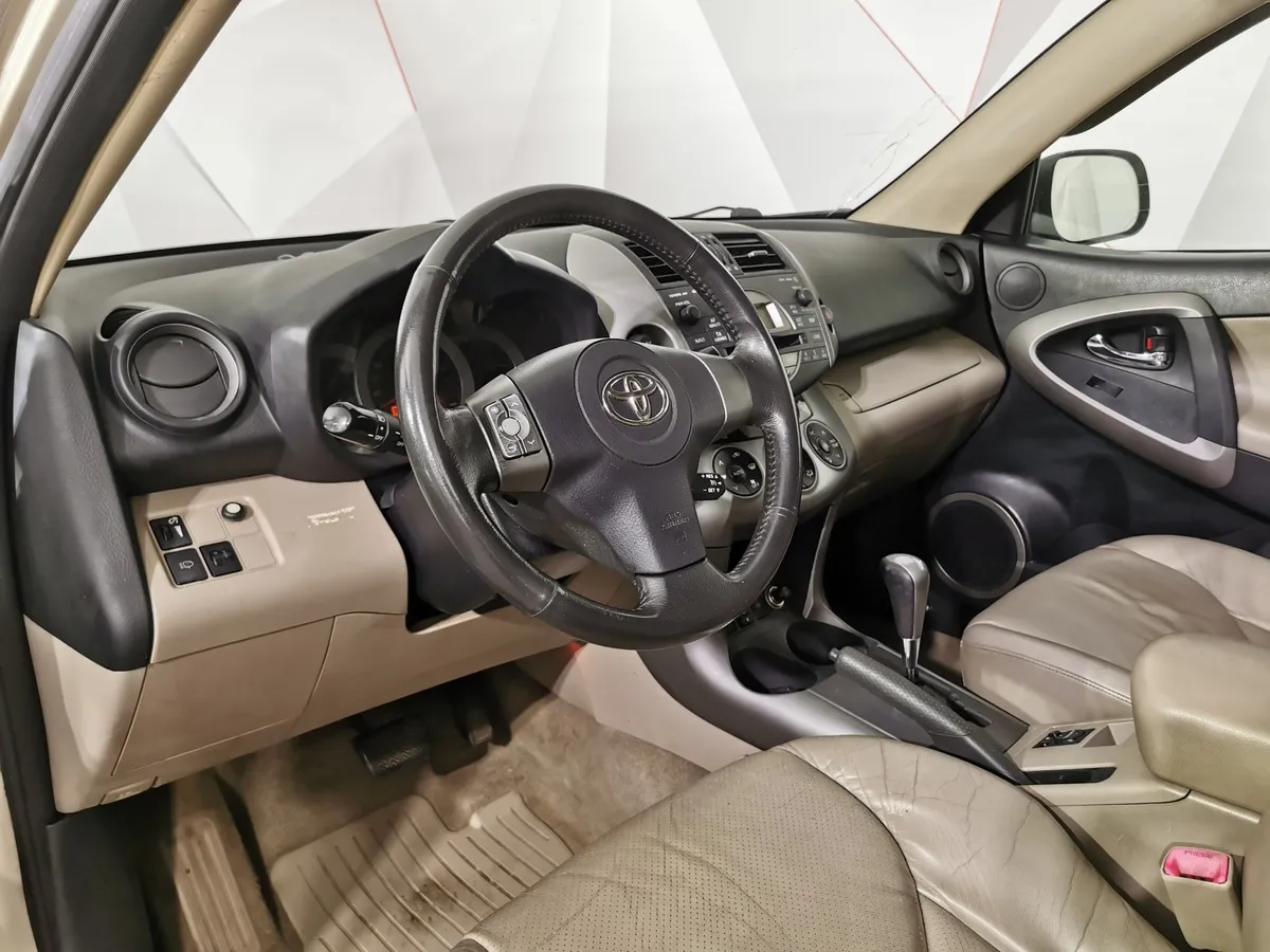 Toyota RAV4 2.0 AT AWD (152 л.с.) Бежевый в АВИЛОН. Слайд №17