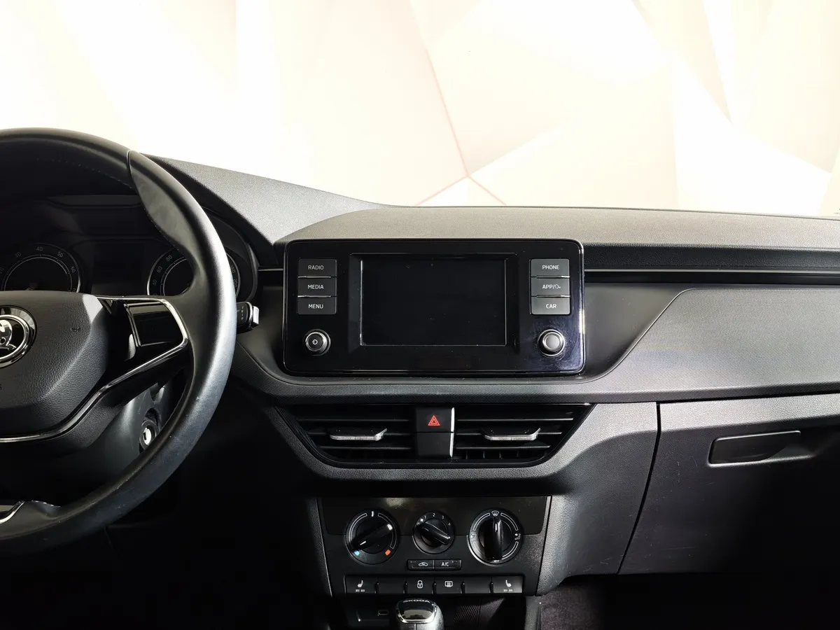 Skoda Rapid 1.6 AT (110 л.с.) Белый в АВИЛОН. Слайд №15