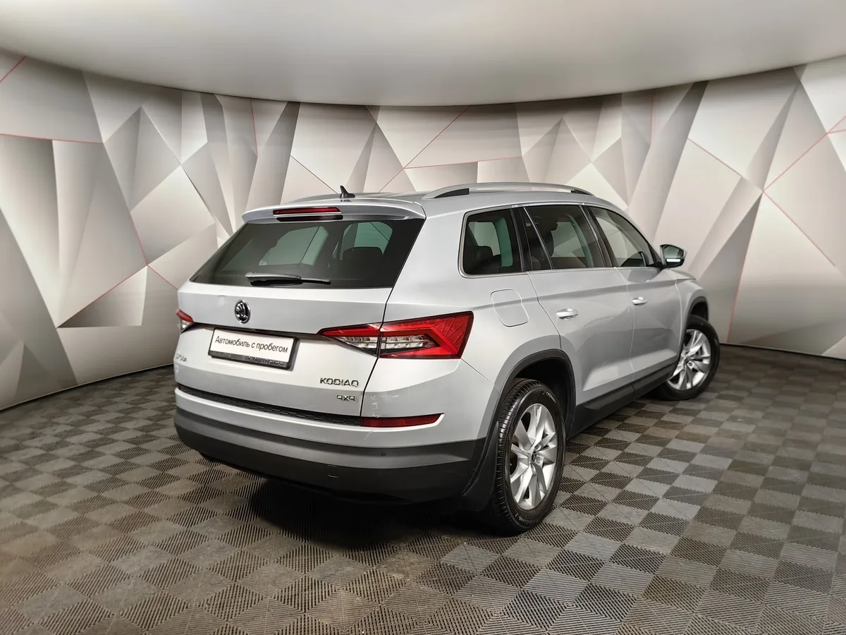 Skoda Kodiaq 2.0 TSI DSG 4X4 (180 л.с.) Серебристый в АВИЛОН. Слайд №2