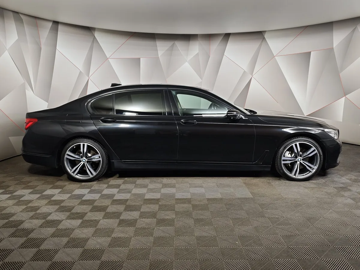 BMW 7 серия 730Ld xDrive AT (249 л.с.) Exclusive Черный в АВИЛОН. Слайд №6