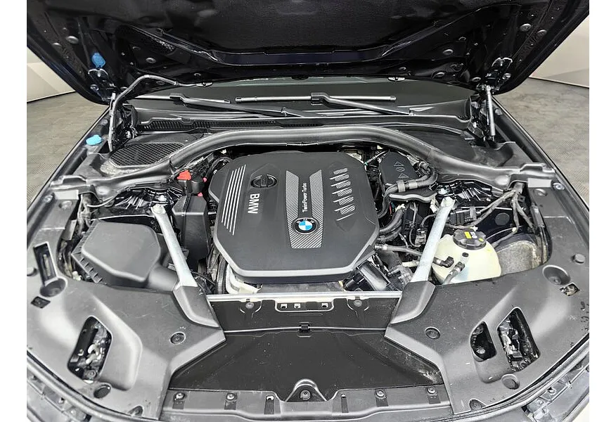 BMW 5 серия 530d xDrive Steptronic (249 л.с.) M Sport Pro Черный в АВИЛОН. Слайд №10
