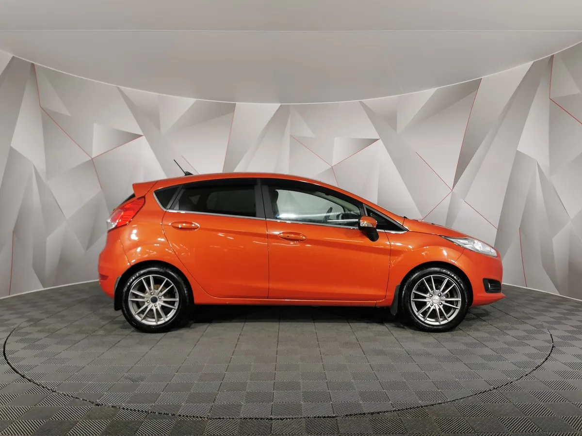 Ford Fiesta 1.4 MT (80 л.с.) Ghia Оранжевый в АВИЛОН. Слайд №6
