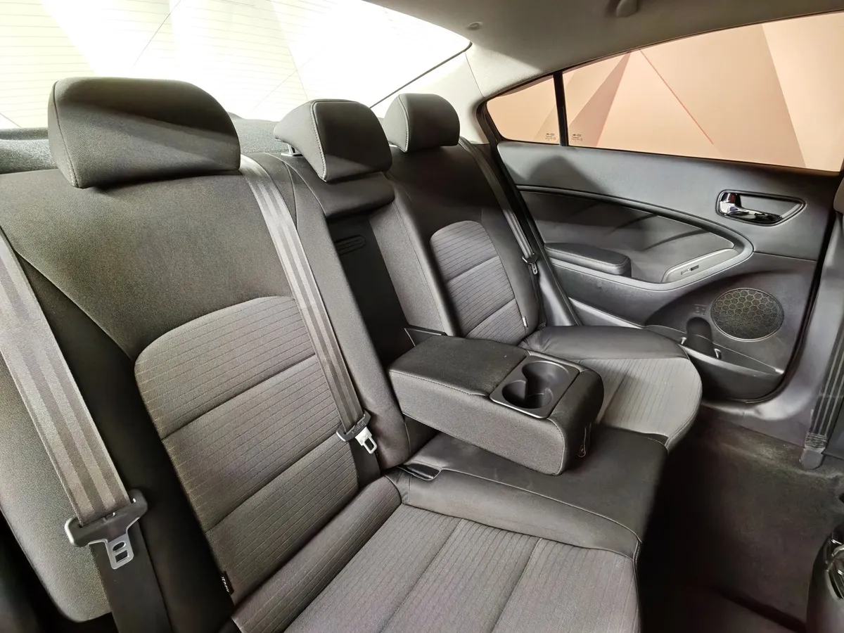 Kia Cerato 2.0 AT (150 л.с.) Синий в АВИЛОН. Слайд №17