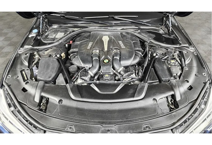 BMW 7 серия 750Li xDrive AT (450 л.с.) Pure Excellence Синий в АВИЛОН. Слайд №20