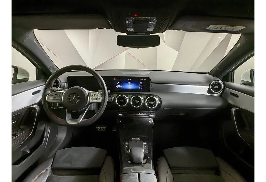 Mercedes-Benz A-Класс A 200 7G-DCT (150 л.с.) Sport Белый в АВИЛОН. Слайд №14