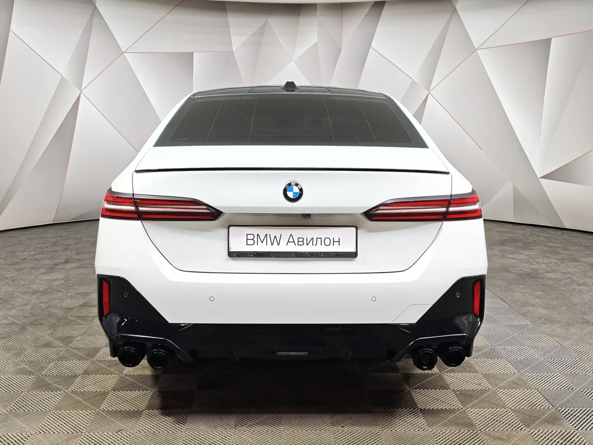 BMW 5 серия 530i xDrive AT (252 л.с.) Белый в АВИЛОН. Слайд №4