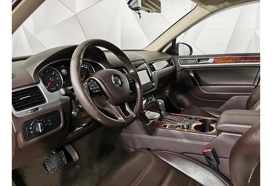 Volkswagen Touareg 3.0 TDI Tiptronic 4Motion (245 л.с.) Коричневый в АВИЛОН. Слайд №19