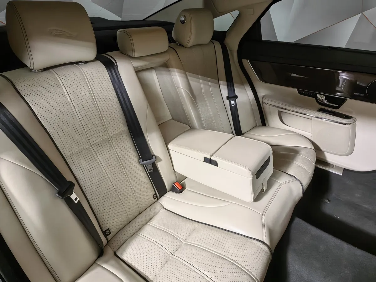 Jaguar XJ 3.0 AT AWD LWB (340 л.с.) Portfolio Черный в АВИЛОН. Слайд №16