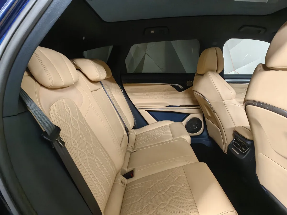 Voyah Free EVR Long Range 1.5 AT AWD (489 л.с.) Sport Синий в АВИЛОН. Слайд №15