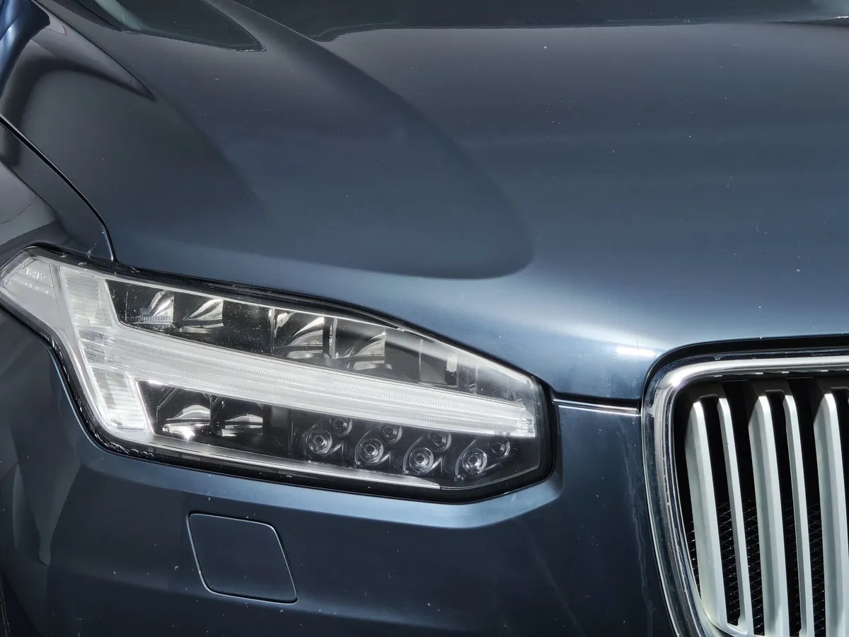 Volvo XC90 2.0 D5 Drive-E AT AWD (235 л.с.) Inscription Синий в АВИЛОН. Слайд №10