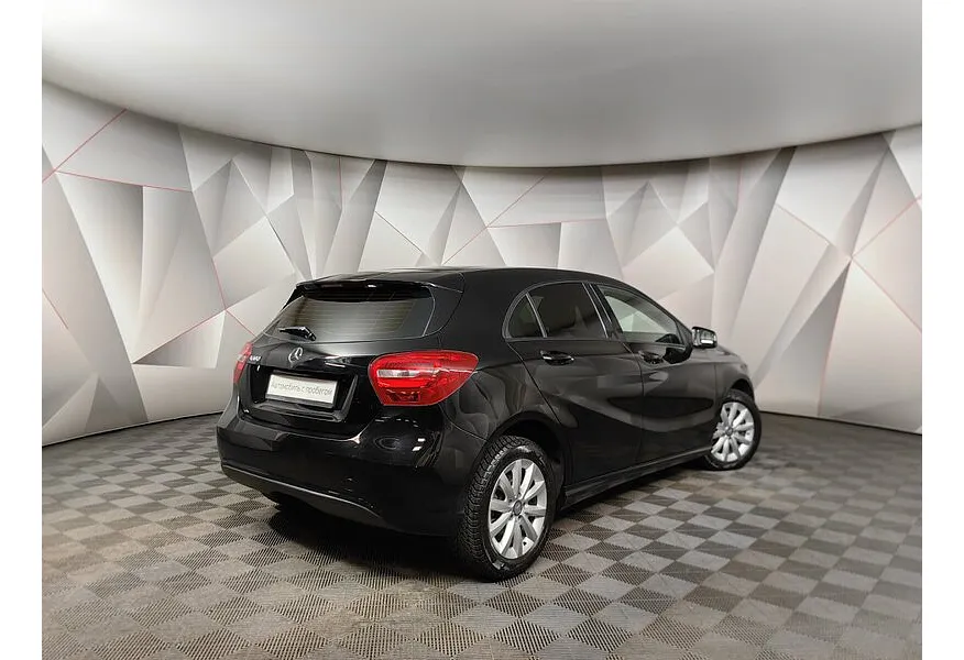 Mercedes-Benz A-Класс A 180 7G-DCT (122 л.с.) Особая серия Черный в АВИЛОН. Слайд №2