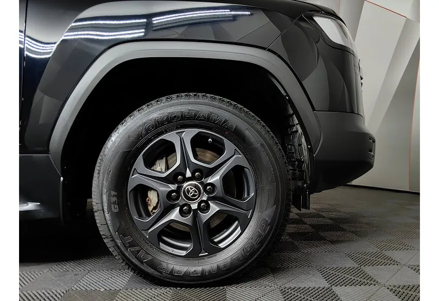 Toyota Land Cruiser 3.4 V6 AT 4WD (299 л.с.) 70th Anniversary Черный в АВИЛОН. Слайд №17