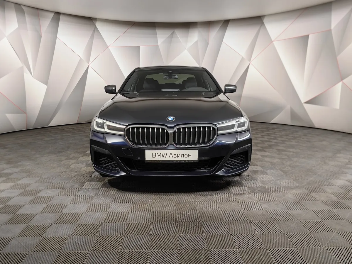 BMW 5 серия 520d xDrive Steptronic (190 л.с.) M Sport Черный в АВИЛОН. Слайд №3