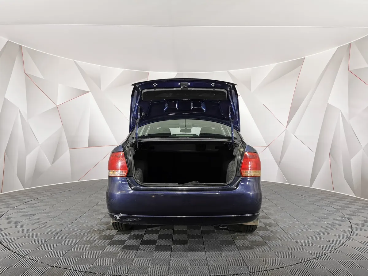 Volkswagen Polo 1.6 MPI AT (110 л.с.) Highline Синий в АВИЛОН. Слайд №11